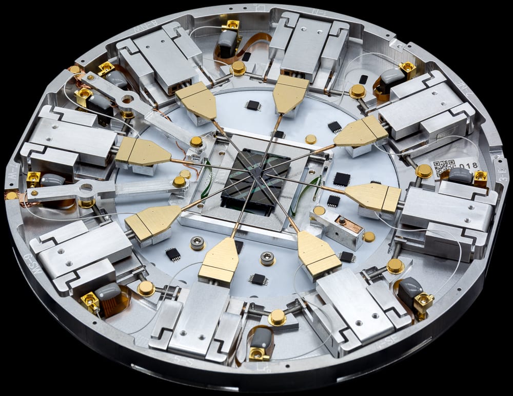The PS8e Prober Shuttle — eight MM4 manipulators arranged radially around a sample mounted to the Prober Shuttle's substage.